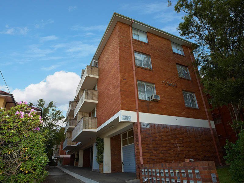 18/5 Western Crescent, Gladesville Sold by Cassidy Real Estate - image 1