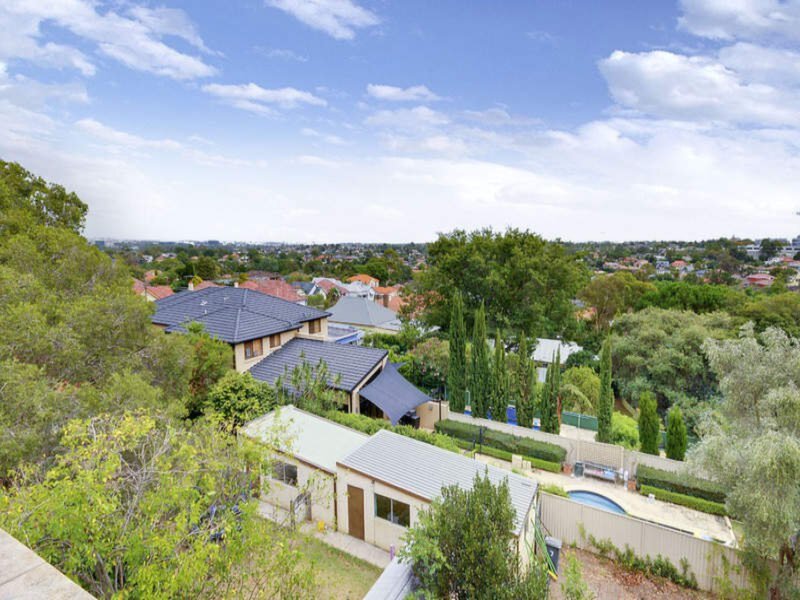 18/5 Western Crescent, Gladesville Sold by Cassidy Real Estate - image 1