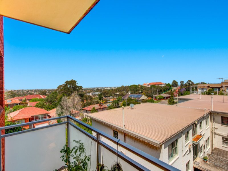 4/29 Gladstone Avenue, Ryde Sold by Cassidy Real Estate - image 1