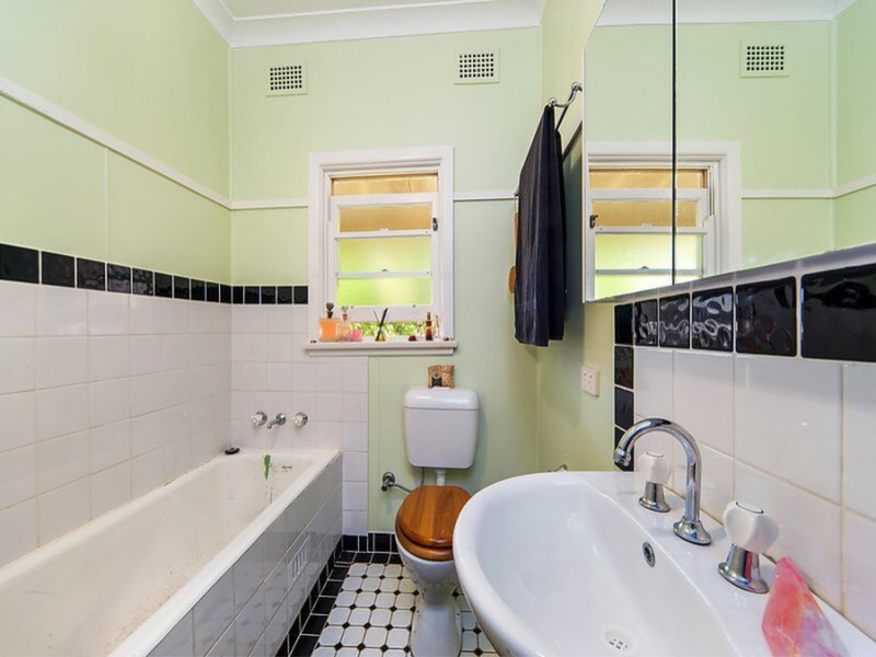 137 Lower Pittwater Road, Hunters Hill Sold by Cassidy Real Estate - image 1
