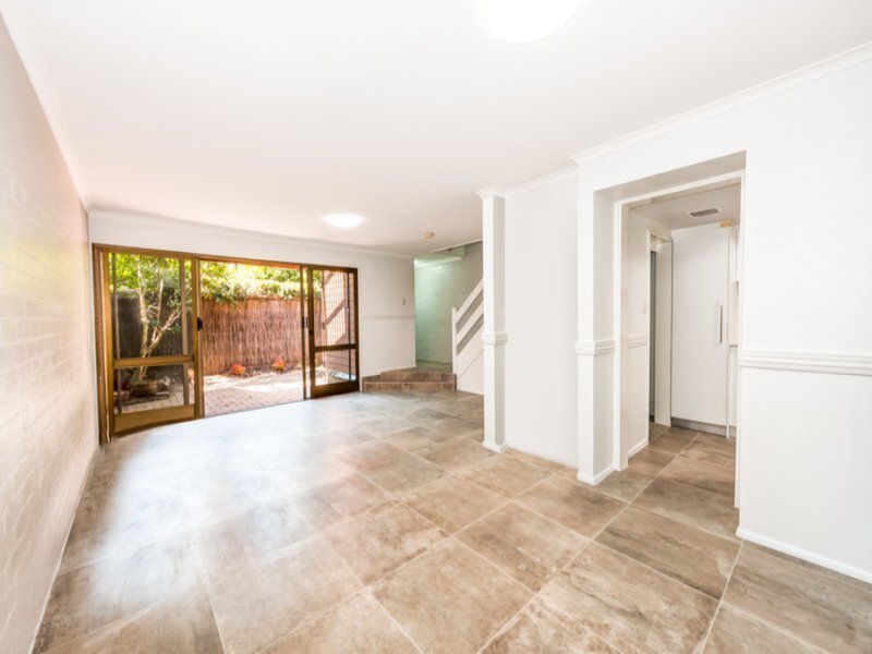 6/2 Trafalgar Place, Marsfield Sold by Cassidy Real Estate - image 1