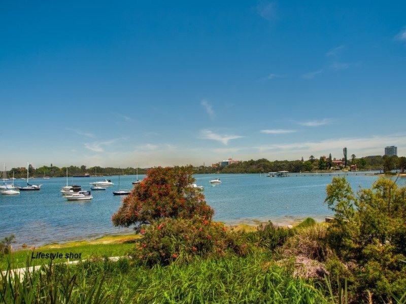 14 Chadwick Street, Putney Sold by Cassidy Real Estate - image 1