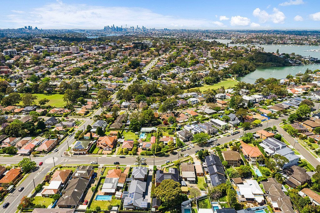 92 Tennyson Road, Tennyson Point Sold by Cassidy Real Estate - image 1