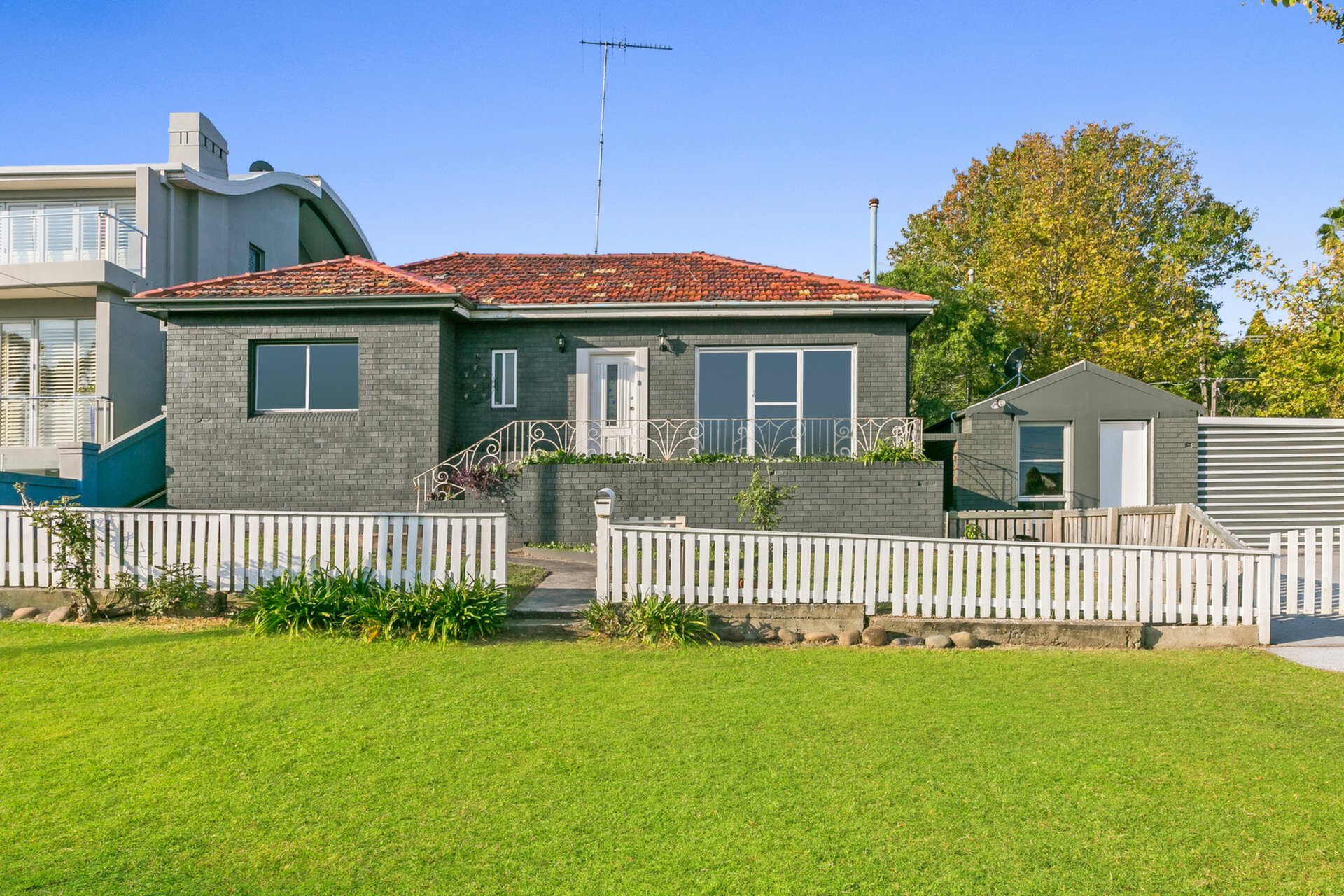 16 Beach Street, Tennyson Point Sold by Cassidy Real Estate - image 1