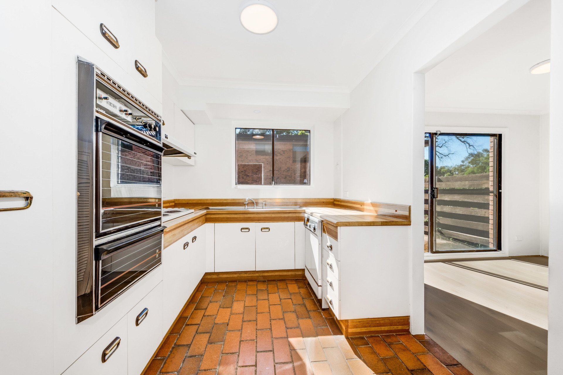 15/126 Crimea Road, Marsfield Sold by Cassidy Real Estate - image 1