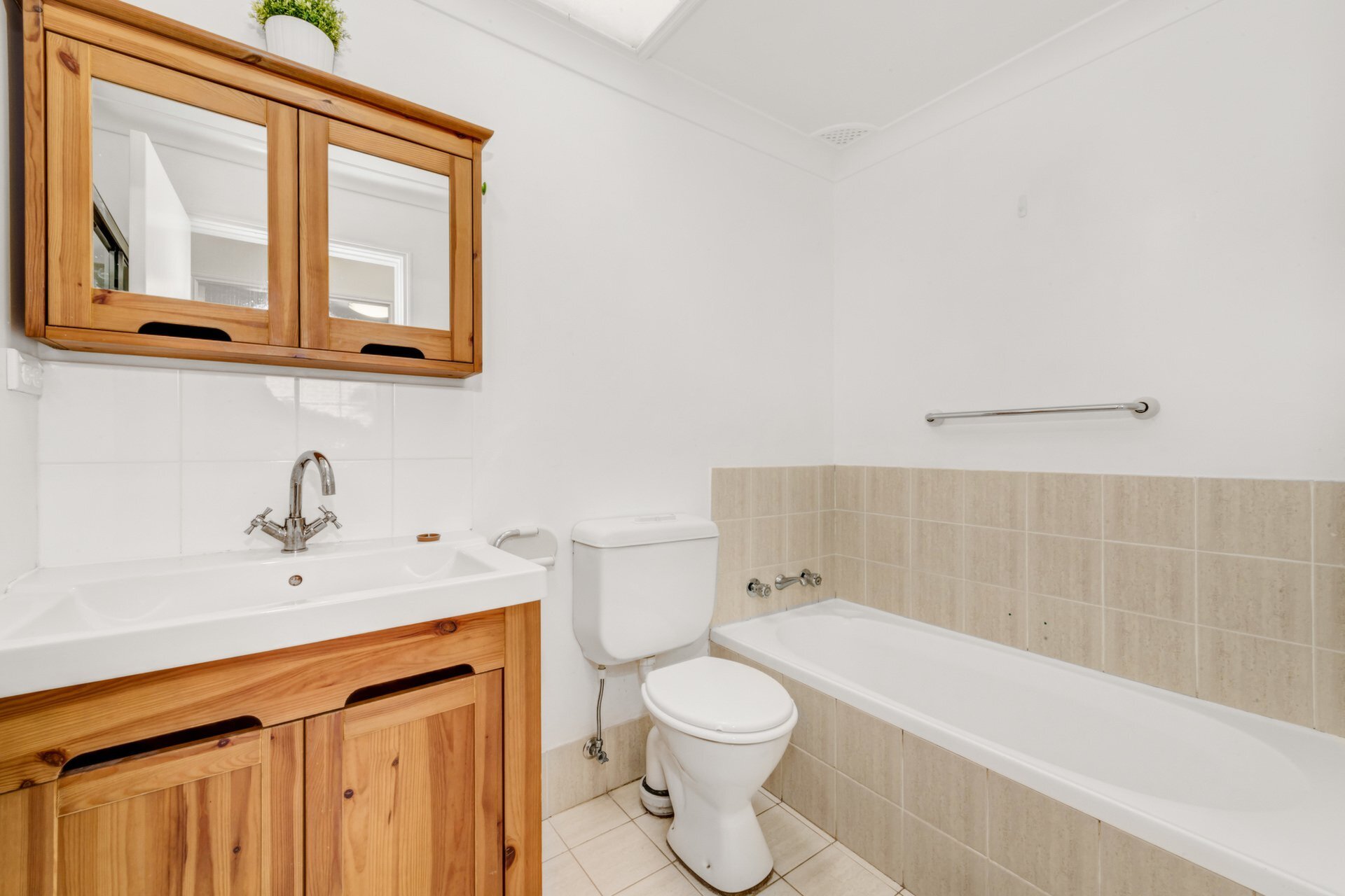 7/24-28 Cressy Road, Ryde Sold by Cassidy Real Estate - image 1