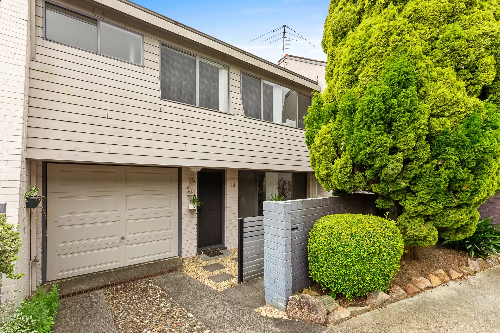 18/10 Batemans Road, Gladesville Sold by Cassidy Real Estate - image 1