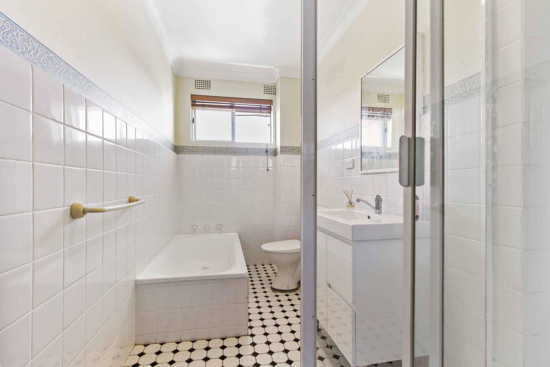 10/27 Cambridge Street, Gladesville Sold by Cassidy Real Estate - image 1