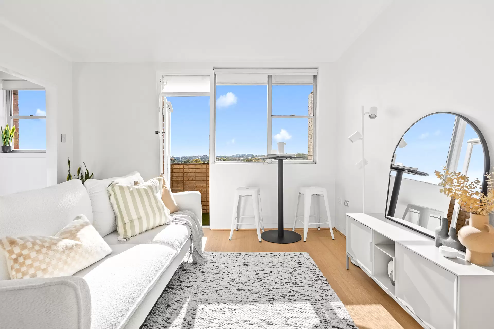 11/5 Western Crescent, Gladesville Sold by Cassidy Real Estate - image 1