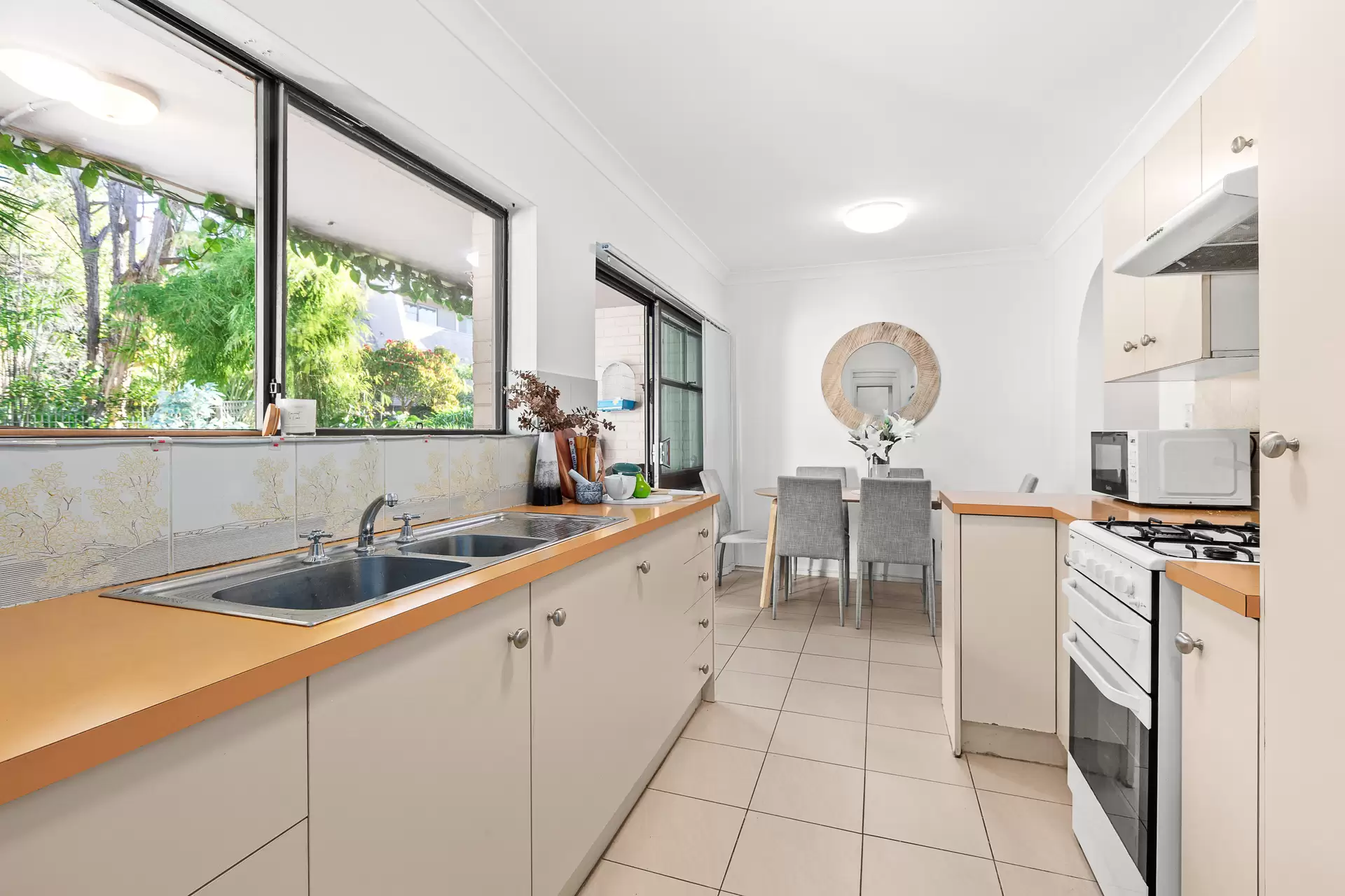 27/10-16 Batemans Road, Gladesville Sold by Cassidy Real Estate - image 1