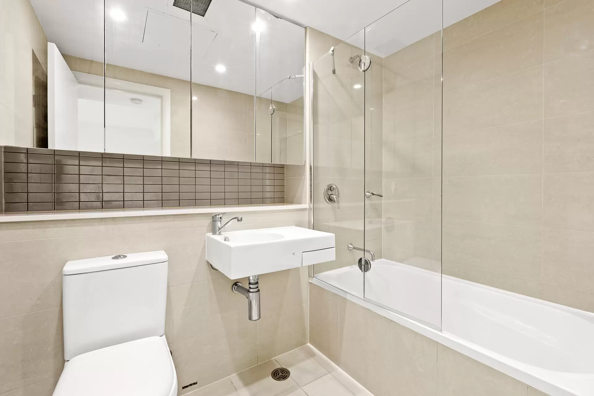 7/11 Bay Drive, Meadowbank Sold by Cassidy Real Estate - image 1