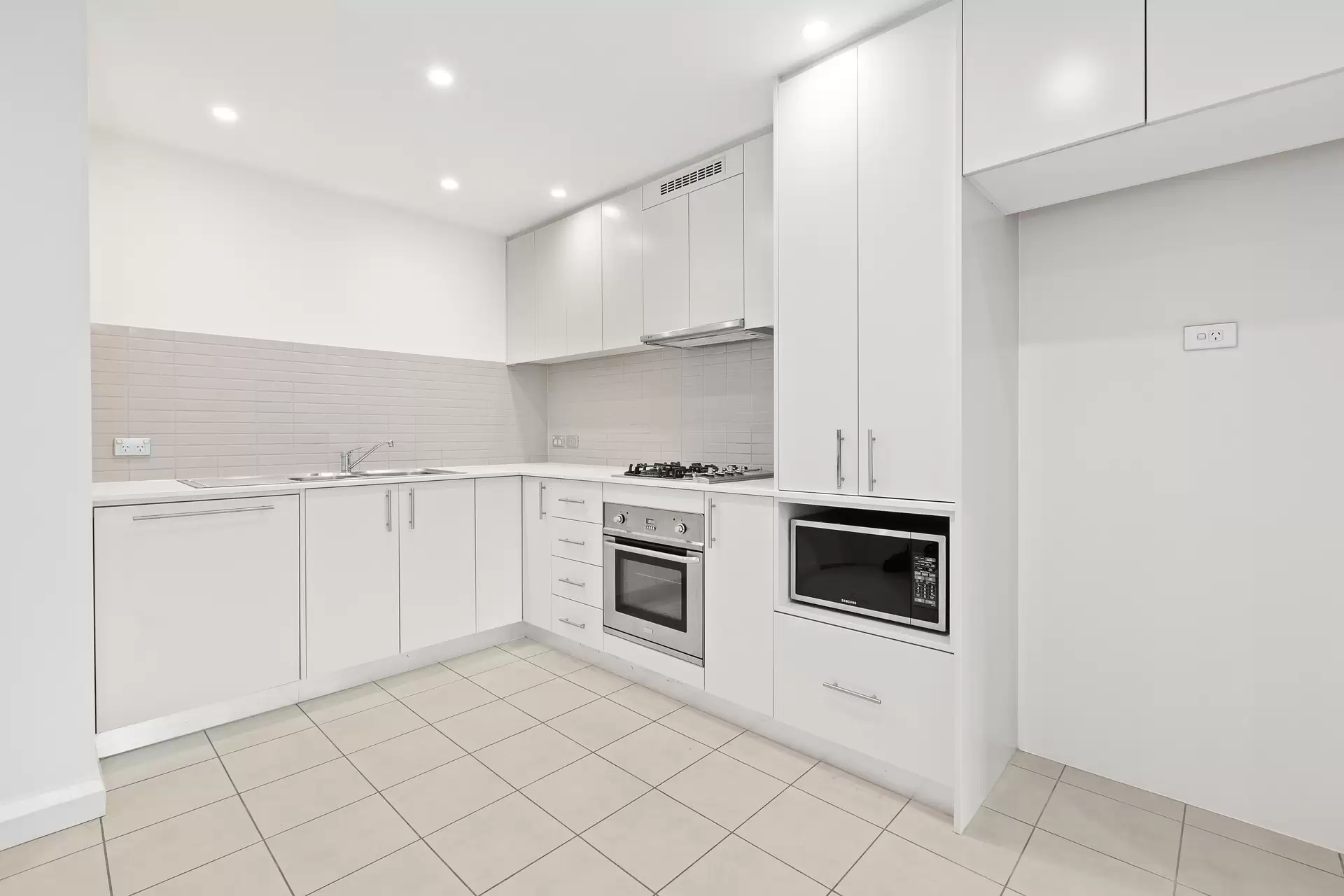 7/11 Bay Drive, Meadowbank Sold by Cassidy Real Estate - image 1