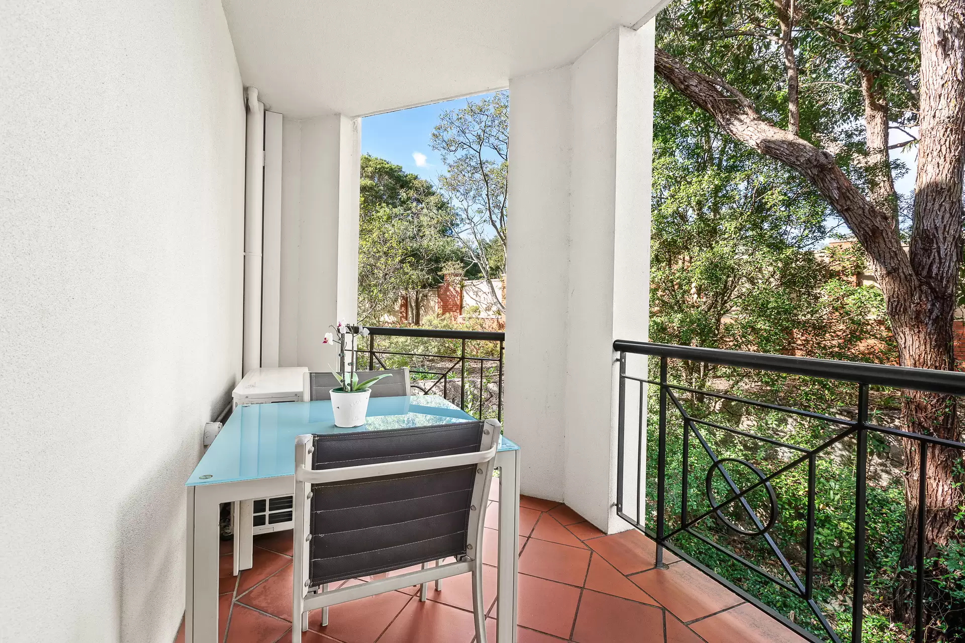 6/4 Mortimer Lewis Drive, Huntleys Cove Sold by Cassidy Real Estate - image 1