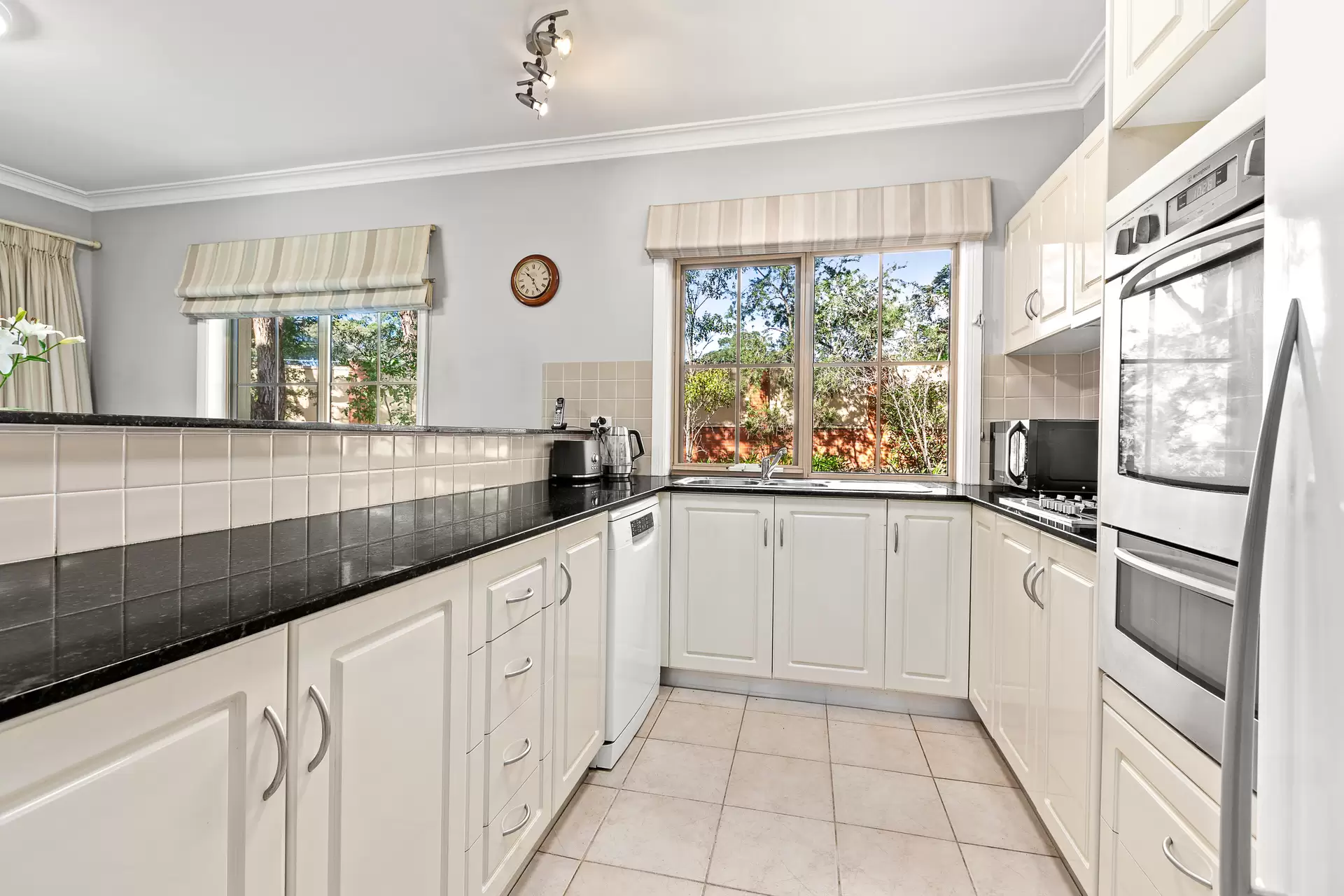 6/4 Mortimer Lewis Drive, Huntleys Cove Sold by Cassidy Real Estate - image 1