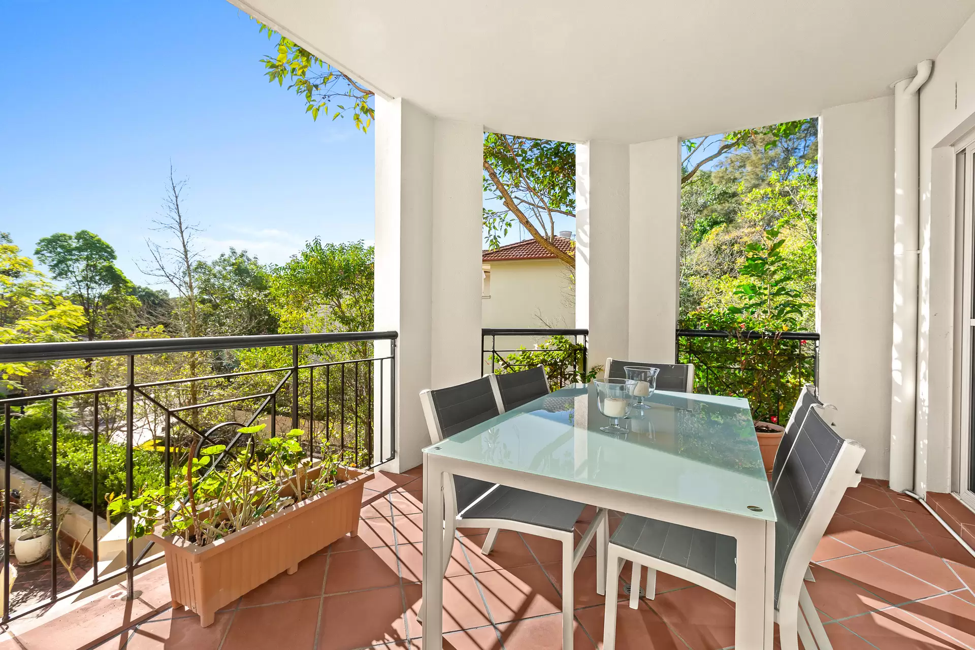 6/4 Mortimer Lewis Drive, Huntleys Cove Sold by Cassidy Real Estate - image 1