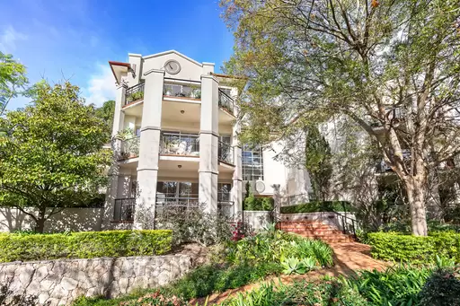 6/4 Mortimer Lewis Drive, Huntleys Cove Sold by Cassidy Real Estate
