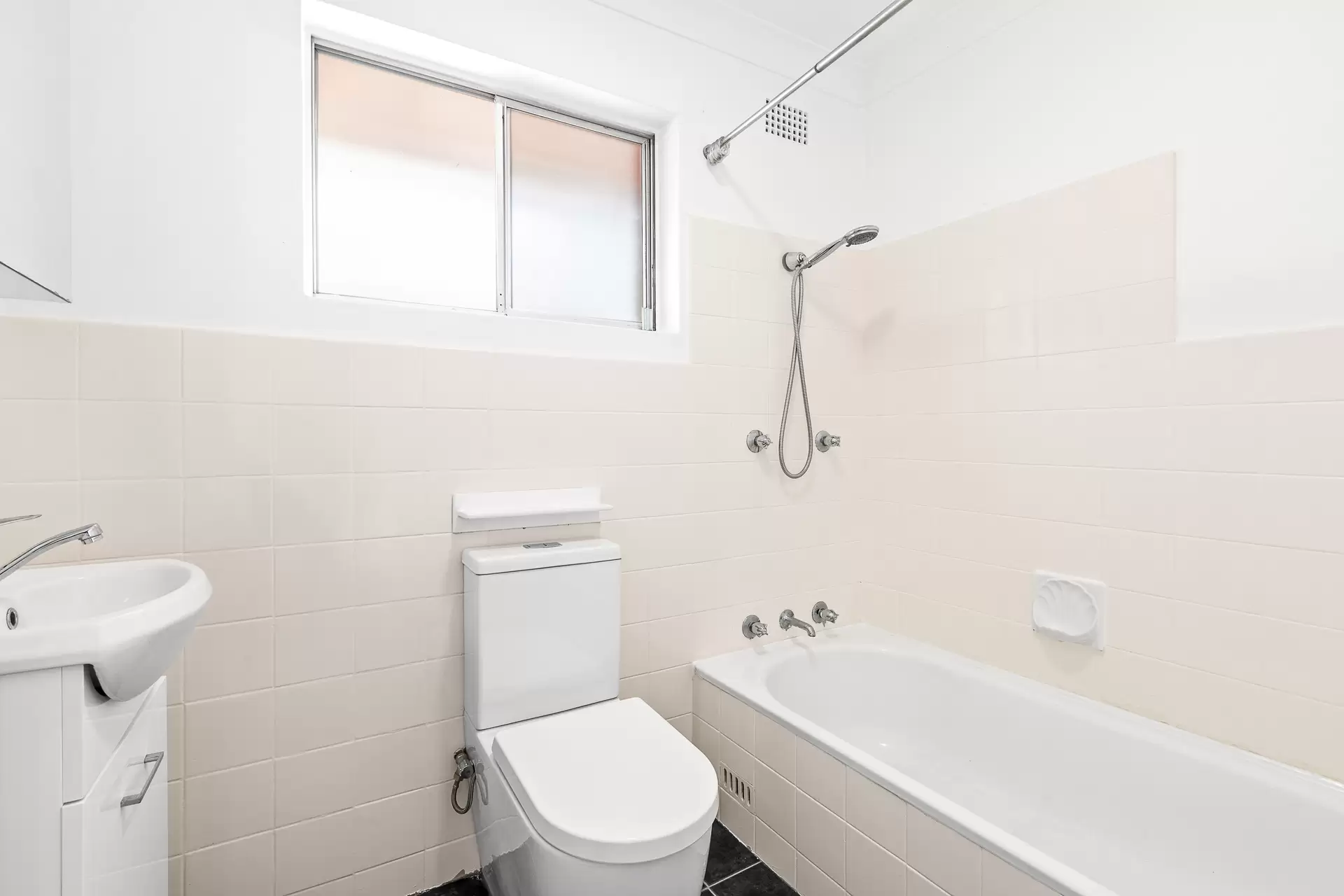 9/3 Western Crescent, Gladesville Sold by Cassidy Real Estate - image 1