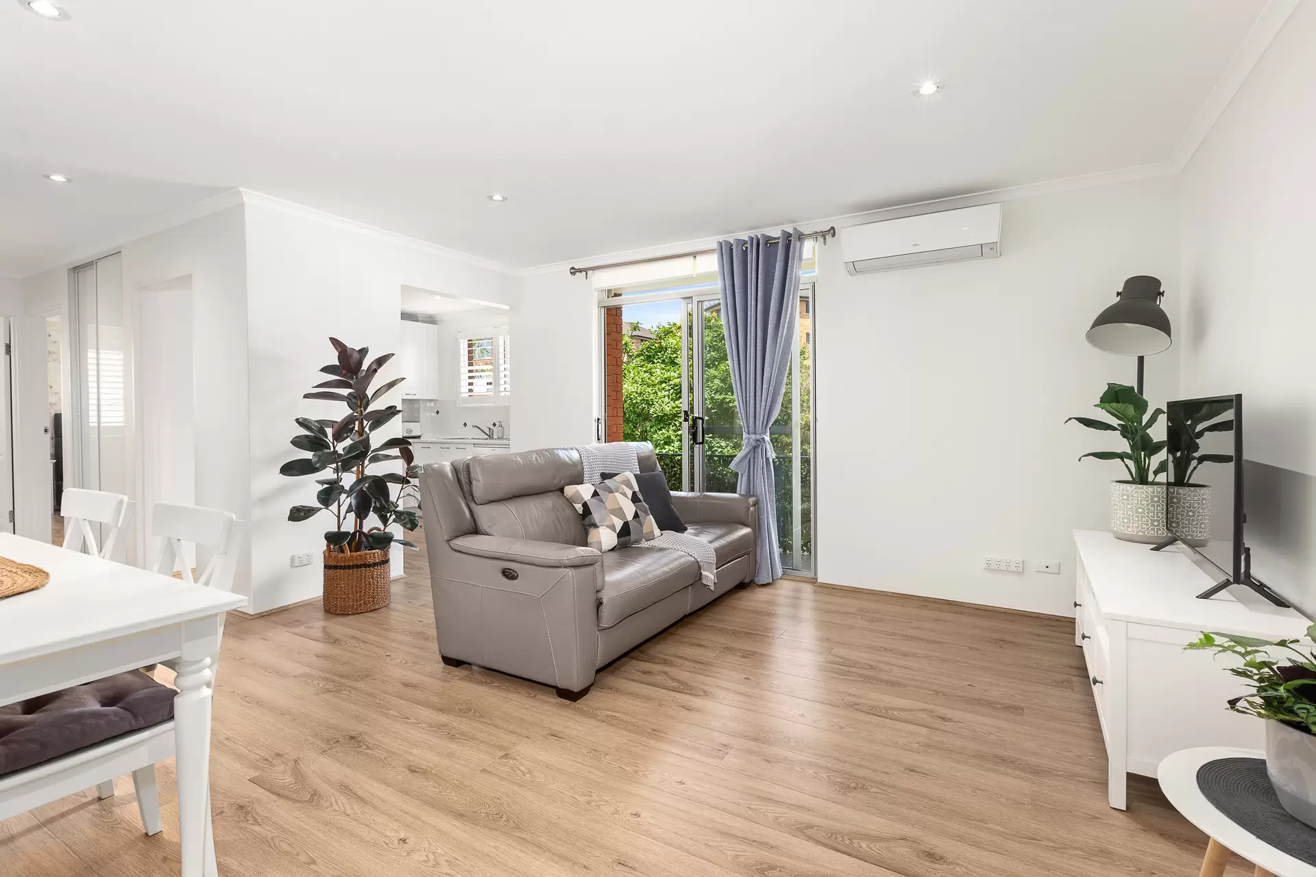 15/4-6 Harvard Street, Gladesville Sold by Cassidy Real Estate - image 1