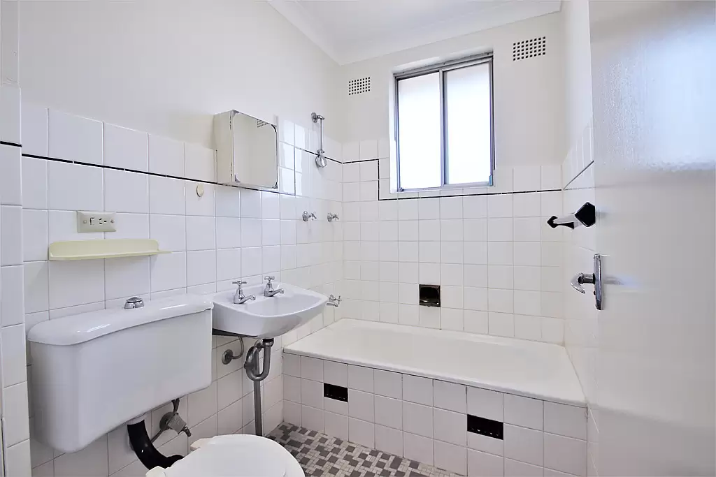 14/16 Linsley Street, Gladesville Leased by Cassidy Real Estate - image 1