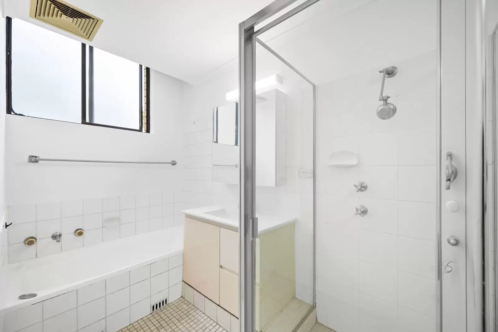 18/46-48 Khartoum Road, Macquarie Park Leased by Cassidy Real Estate - image 1