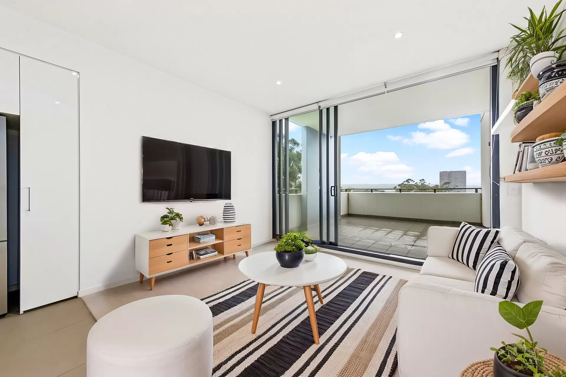905/6 Saunders Close, Macquarie Park Leased by Cassidy Real Estate - image 1