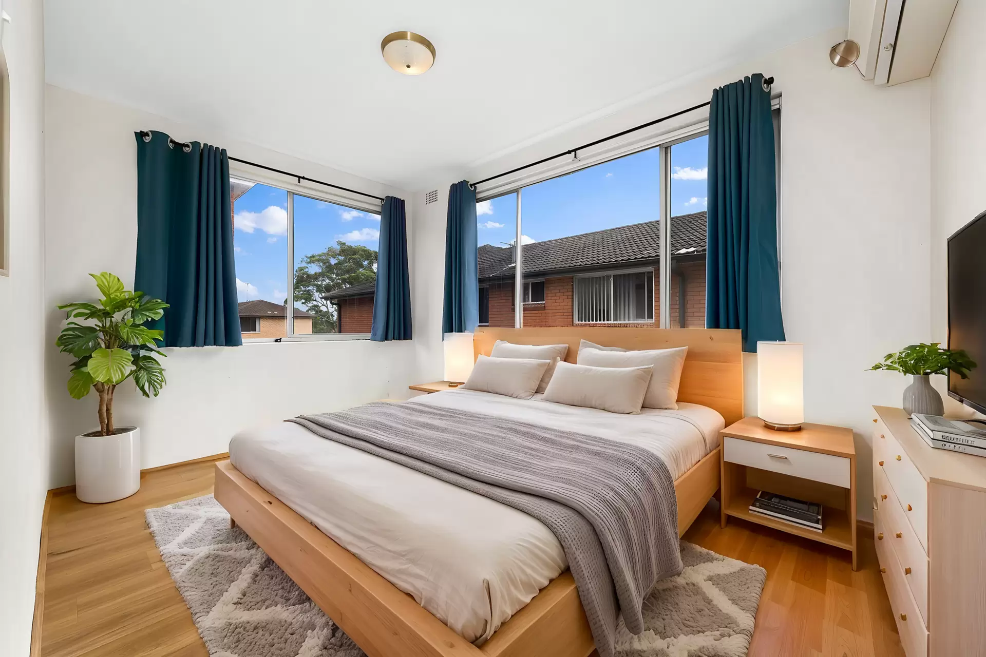 7/10 Bank Street, Meadowbank Sold by Cassidy Real Estate - image 1