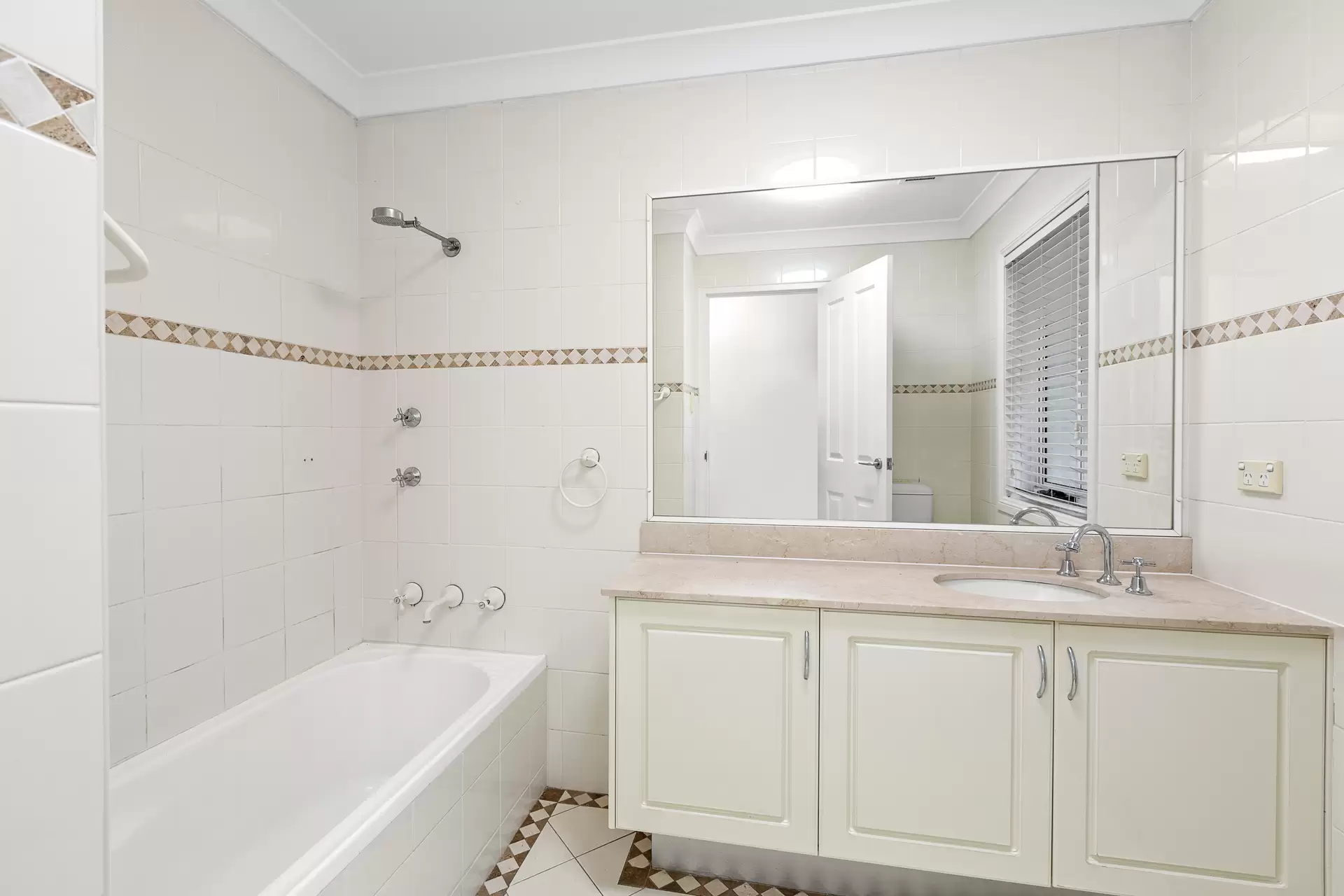 9/28 Mortimer Lewis Drive, Huntleys Cove Sold by Cassidy Real Estate - image 1