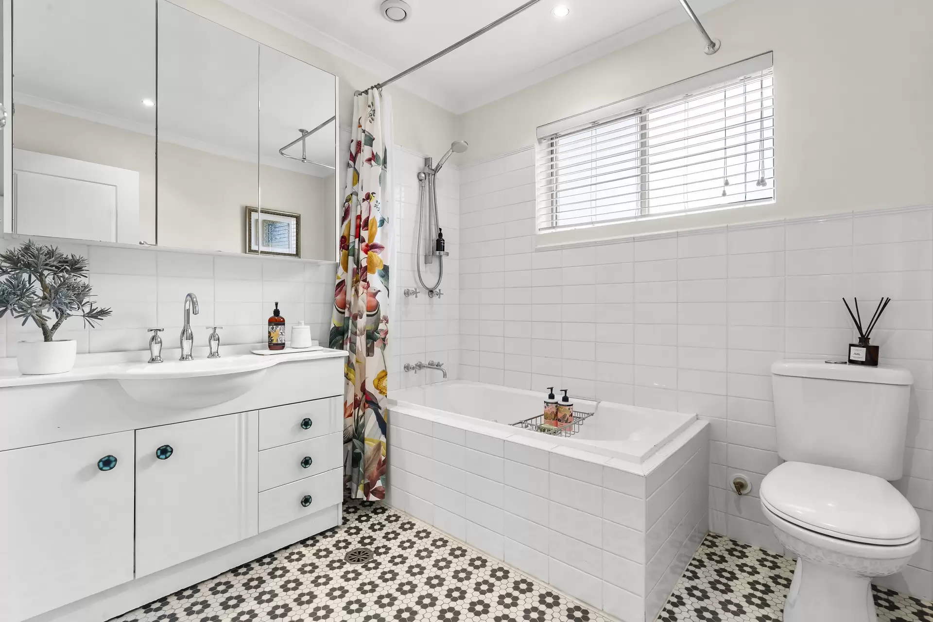 4/44 Pittwater Road, Gladesville Sold by Cassidy Real Estate - image 1