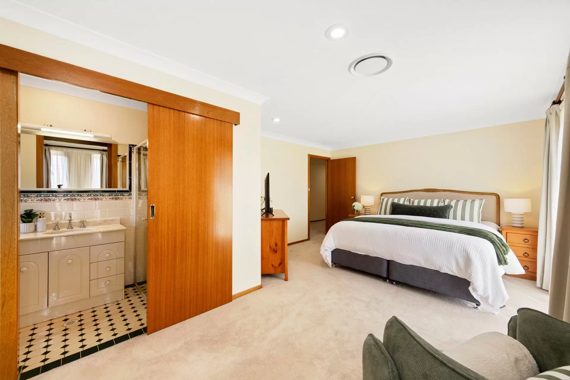 2 Lucy Close, Hornsby Sold by Cassidy Real Estate - image 1