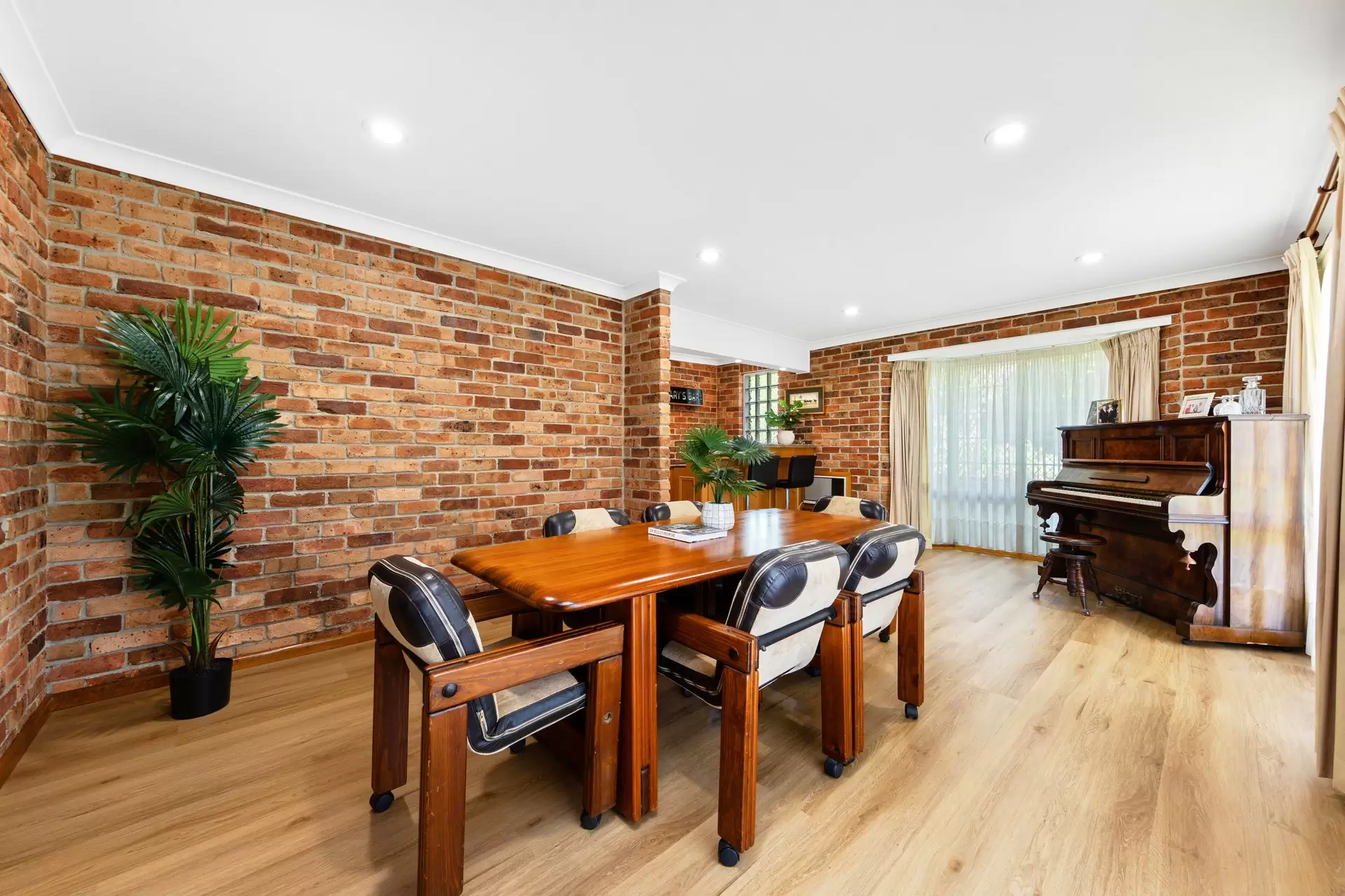 2 Lucy Close, Hornsby Sold by Cassidy Real Estate - image 1
