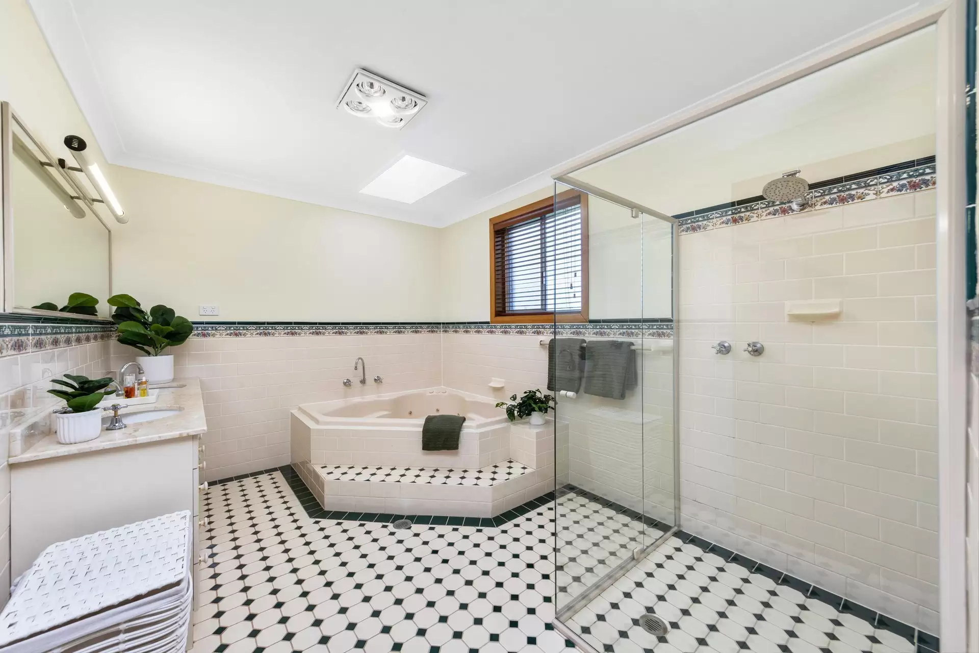 2 Lucy Close, Hornsby Sold by Cassidy Real Estate - image 1