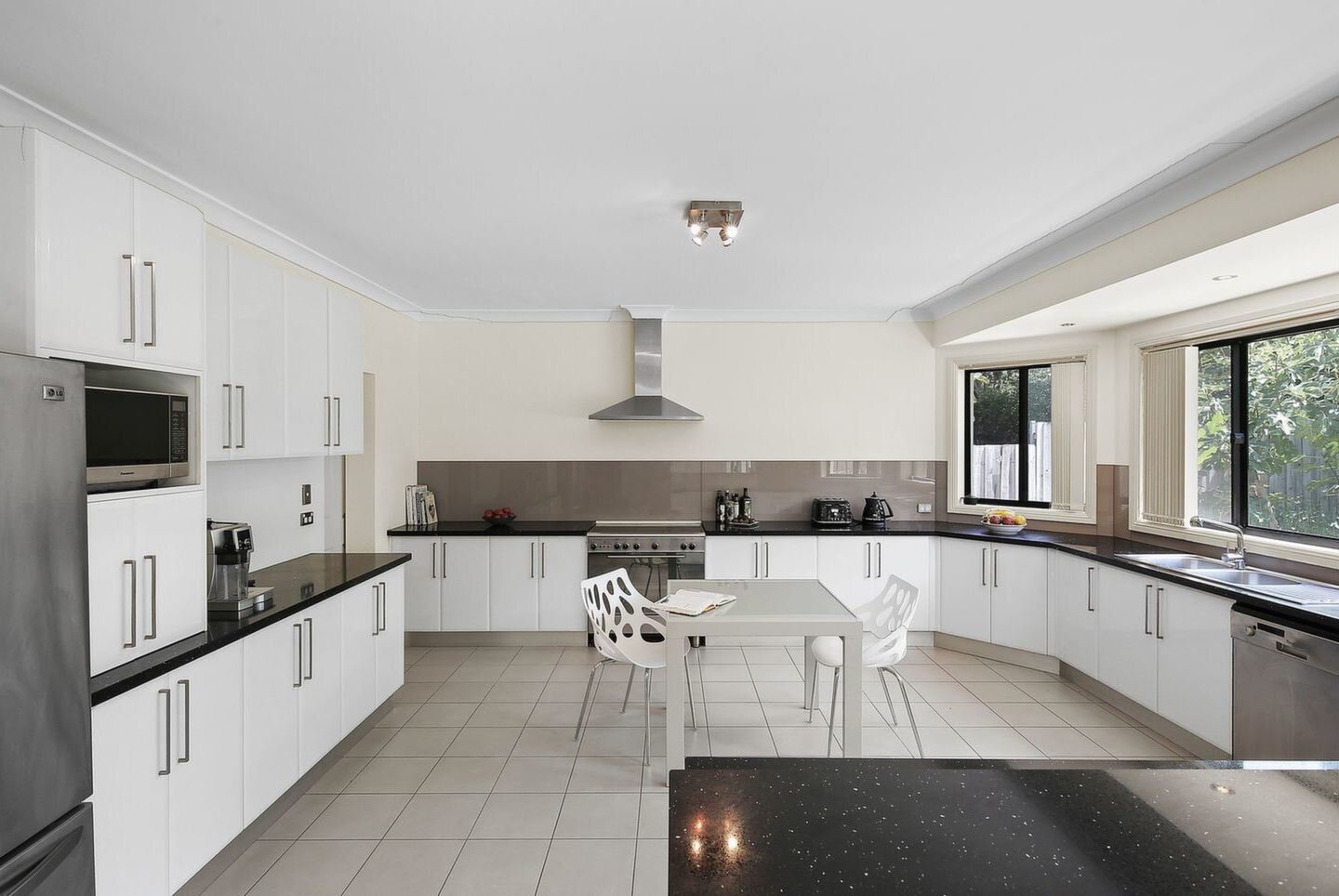 14 Simpson Street, Putney Sold by Cassidy Real Estate - image 1