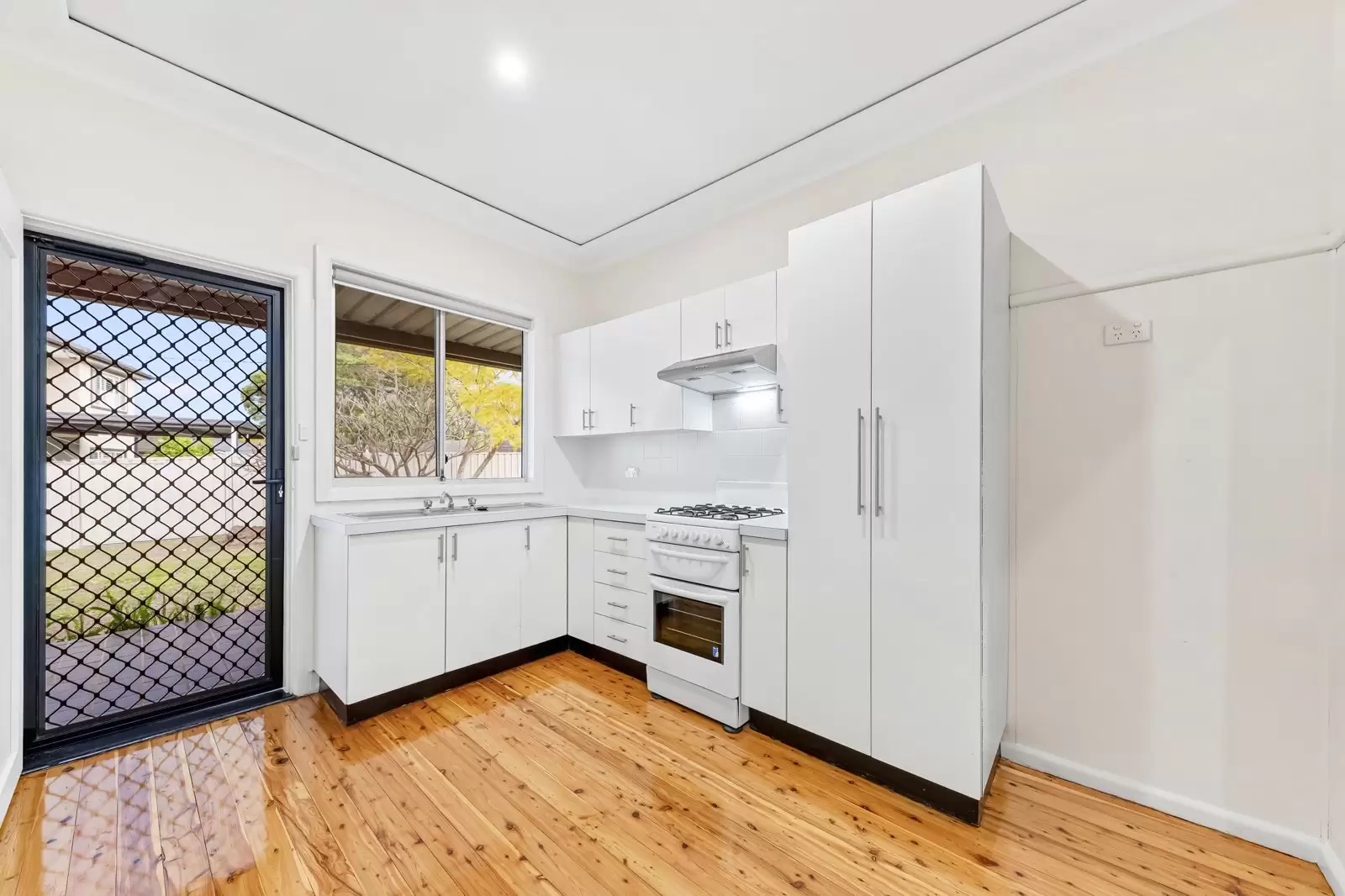 7 Nada Street, Old Toongabbie Leased by Cassidy Real Estate - image 1