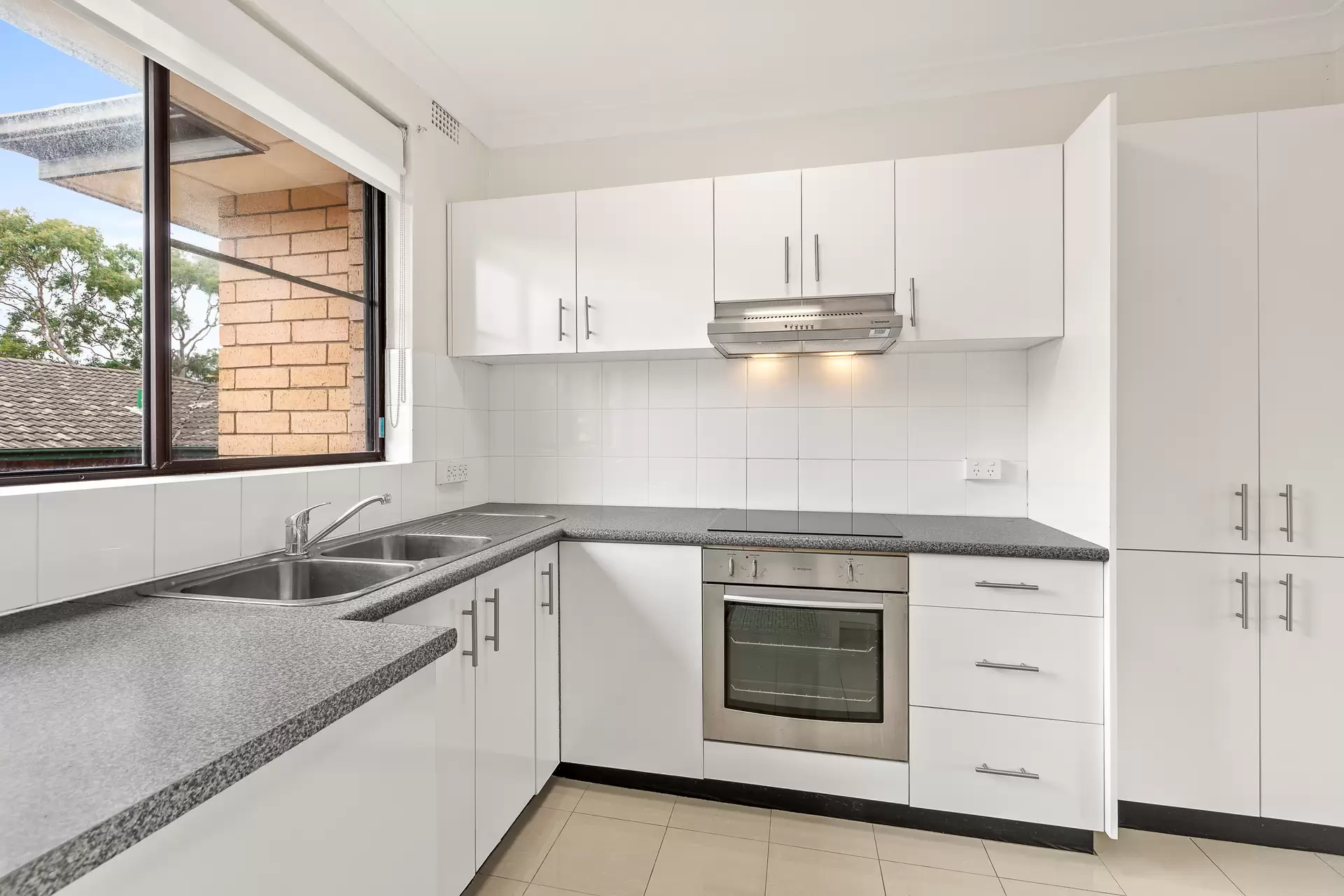 6/31  Meadow Crescent, Meadowbank Sold by Cassidy Real Estate - image 1