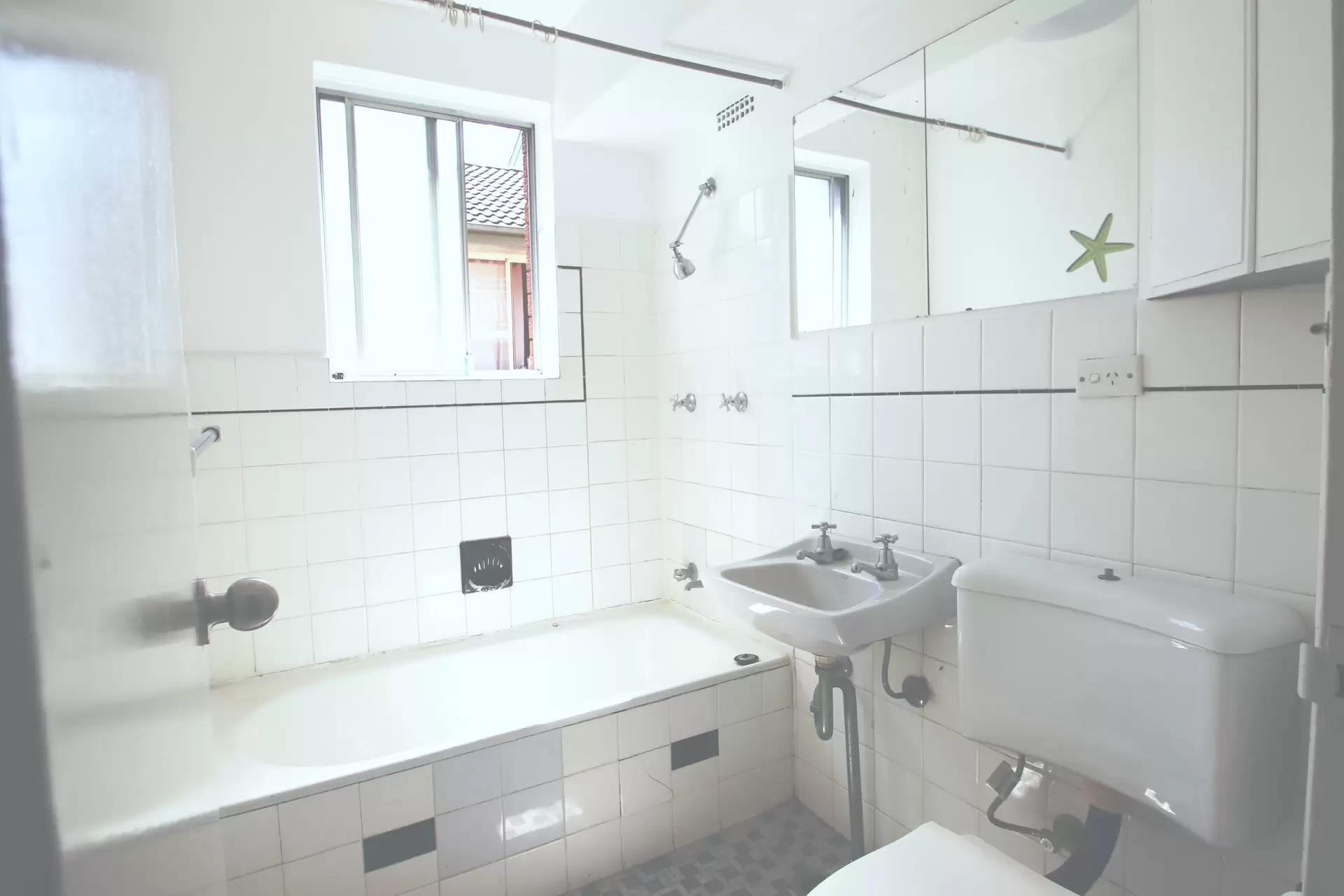 10/16 Linsley Street, Gladesville Leased by Cassidy Real Estate - image 1