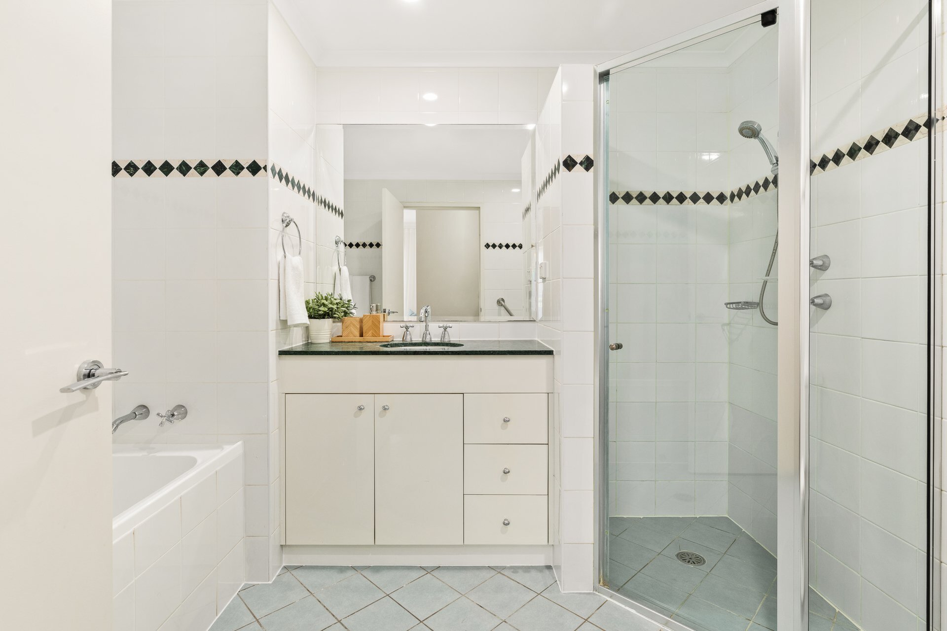 101/4 Karrabee Avenue, Huntleys Cove Sold by Cassidy Real Estate - image 1