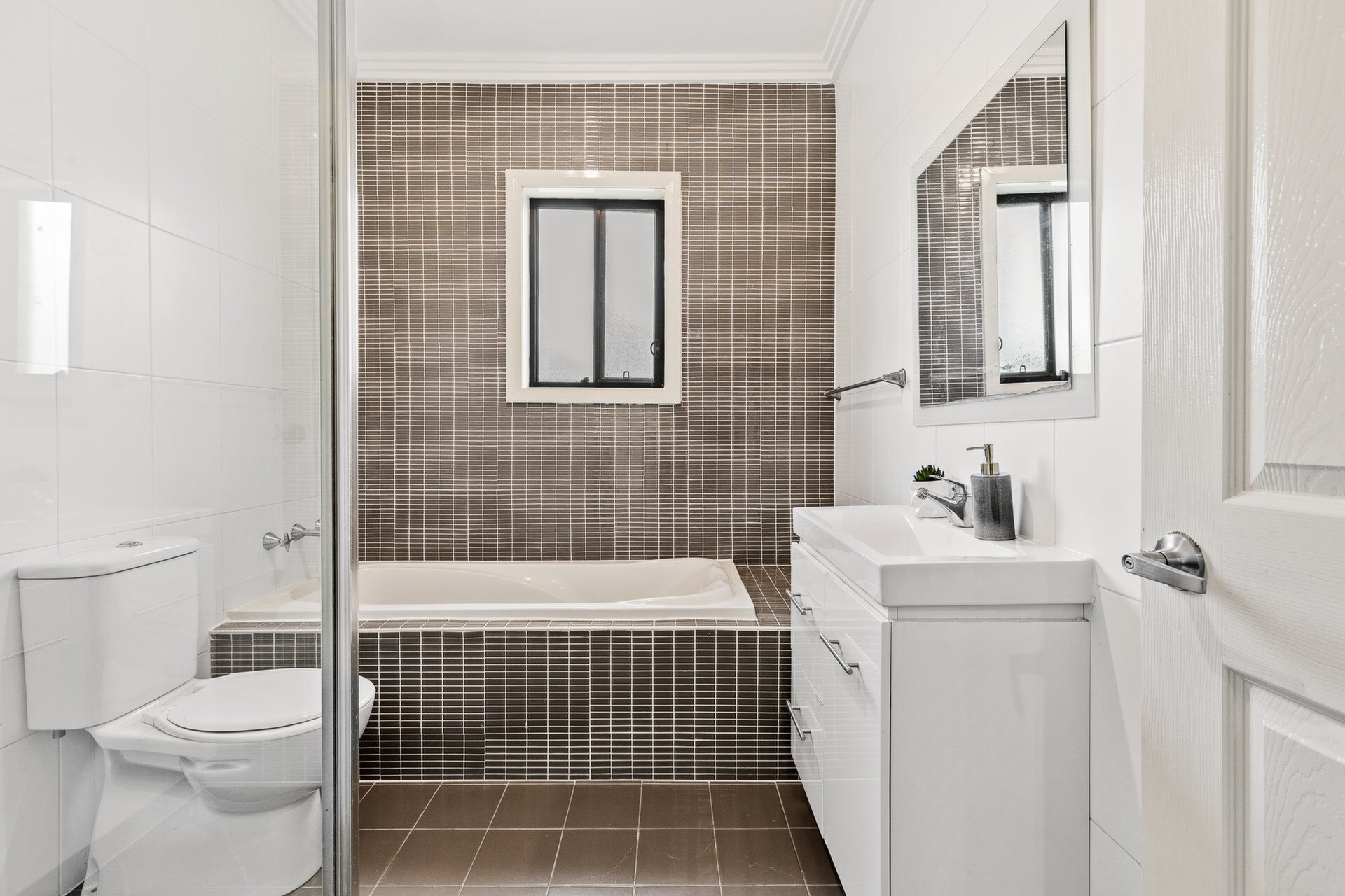 6/6-8 Wynyard Street, Guildford Sold by Cassidy Real Estate - image 1