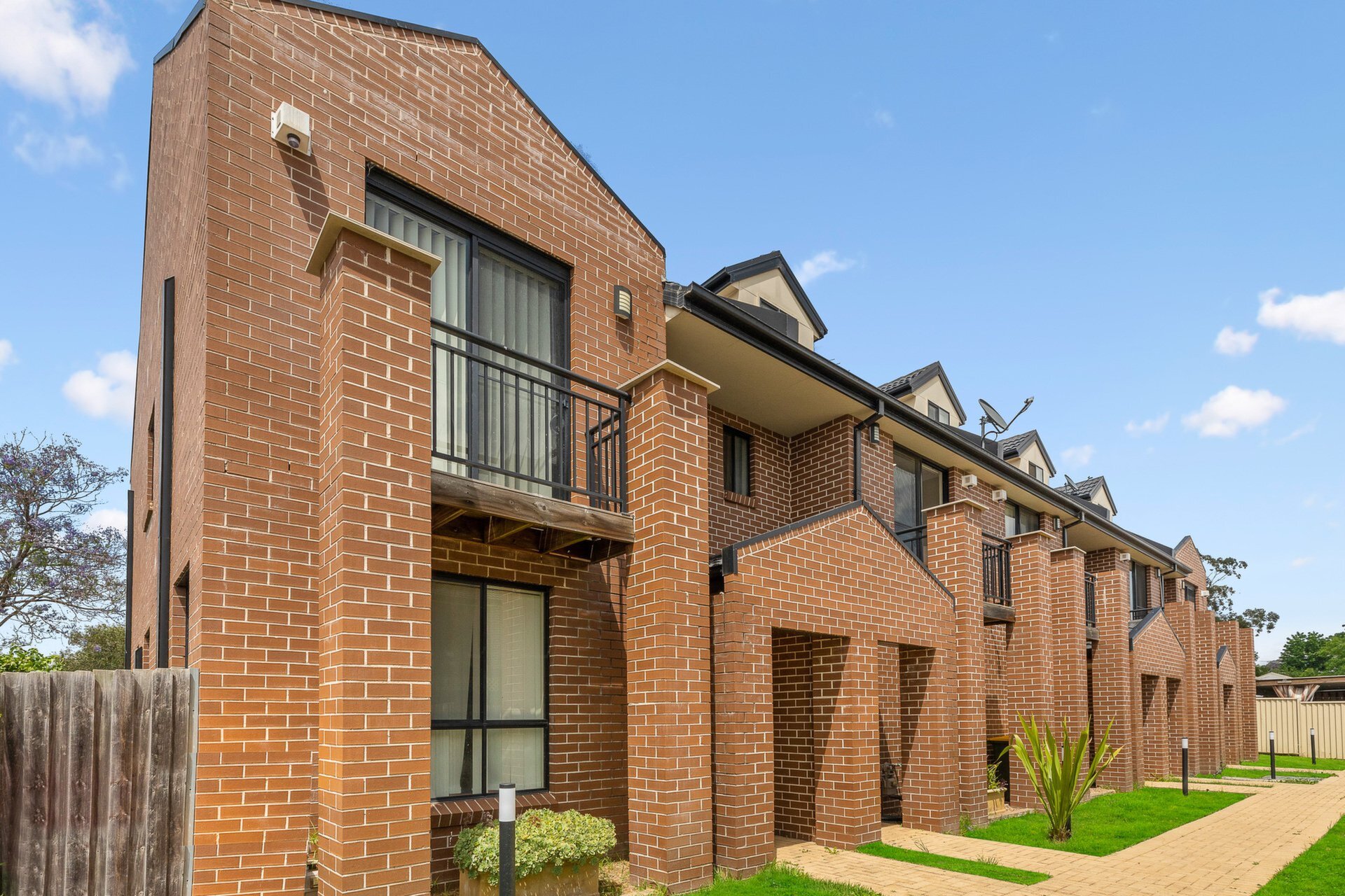 6/6-8 Wynyard Street, Guildford Sold by Cassidy Real Estate - image 1