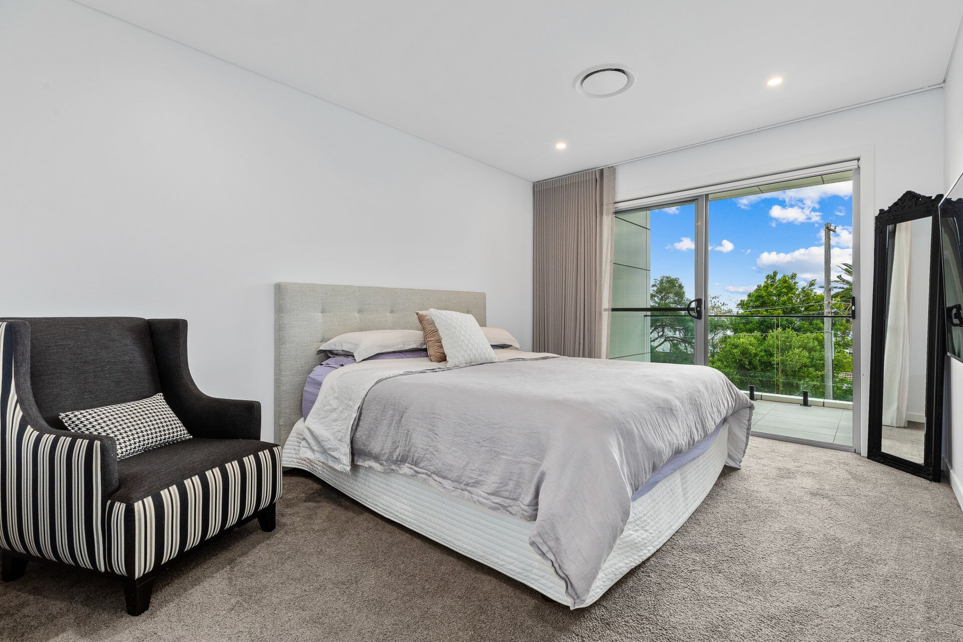 6 Beach Street, Tennyson Point Sold by Cassidy Real Estate - image 1