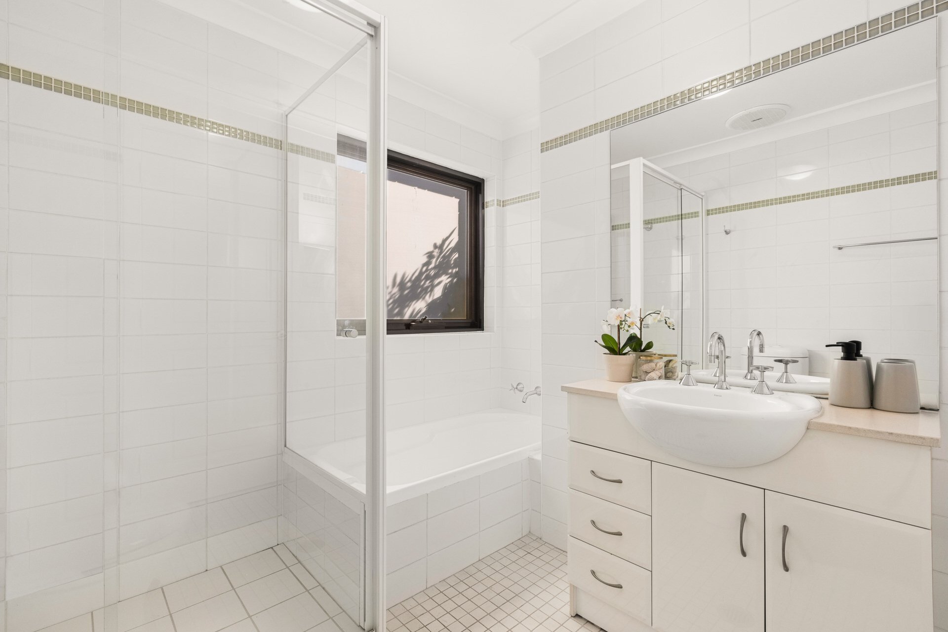 15/83-85A Pittwater Road, Hunters Hill Sold by Cassidy Real Estate - image 1