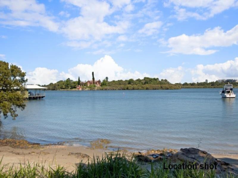 63 Waterview Street, Putney Sold by Cassidy Real Estate - image 1